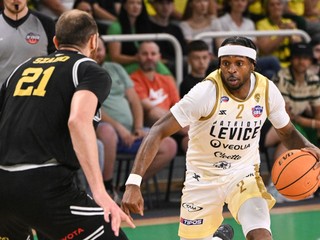 Milan Szabó (Inter) a Tony Hollis Hicks (Levice).
