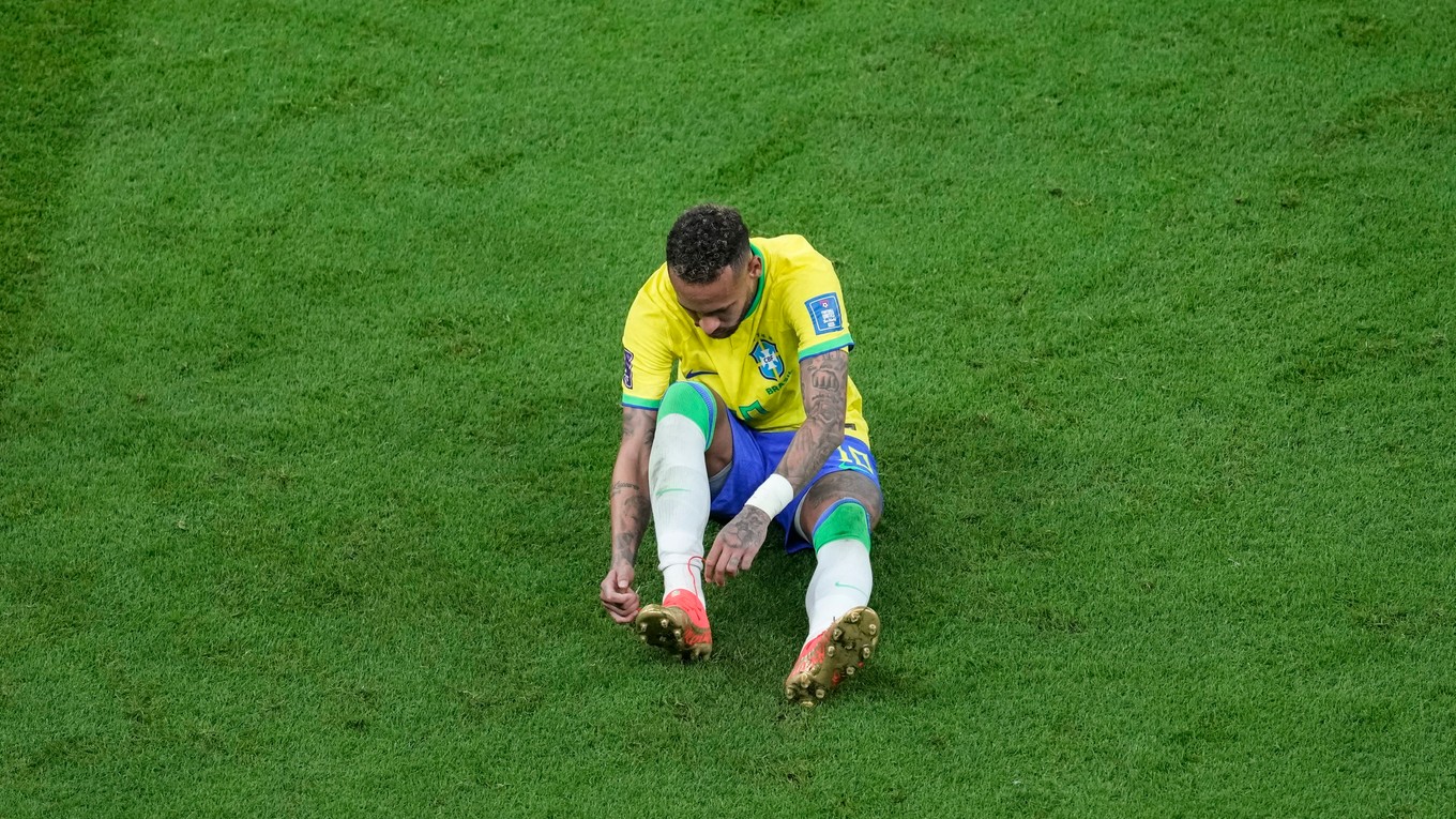 Neymar sa zranil v zápase Brazília - Srbsko na MS vo futbale 2022.