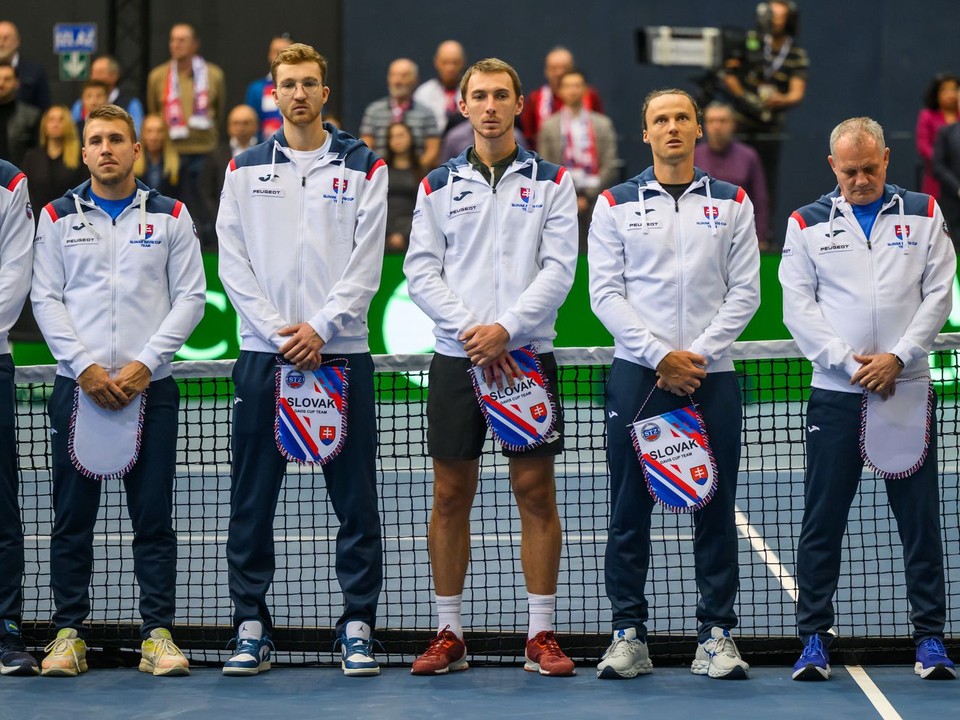 Na snímke tím Slovenska, zľava Norbert Gombos, Alex Molčan, Miloš Karol, Lukáš Klein, Jozef Kovalík a kapitán slovenského tímu Tibor Tóth