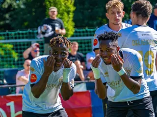 Radosť hráčov FC Petržalka po strelení gólu.