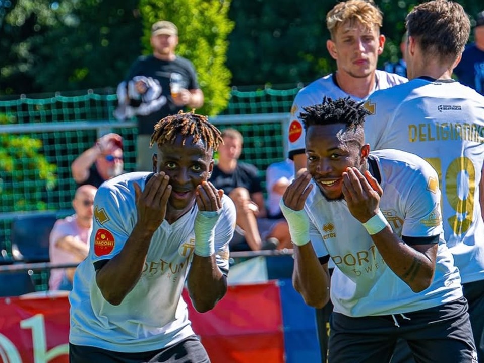 Radosť hráčov FC Petržalka po strelení gólu.