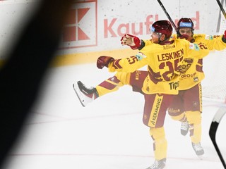 Radosť hokejisti Trenčína v zápase so Spišskou Novou Vsou.