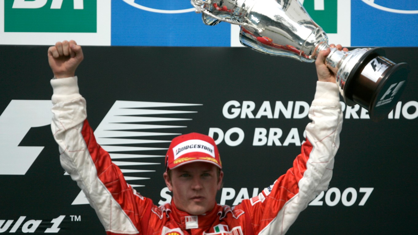 Fín Kimi Räikkönen ako majster sveta F1 v roku 2007. 