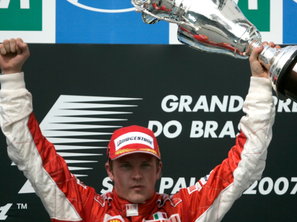 Fín Kimi Räikkönen ako majster sveta F1 v roku 2007. 