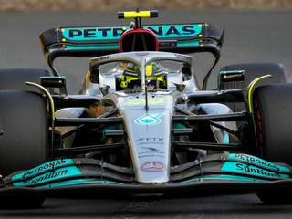Lewis Hamilton v monoposte Mercedesu.