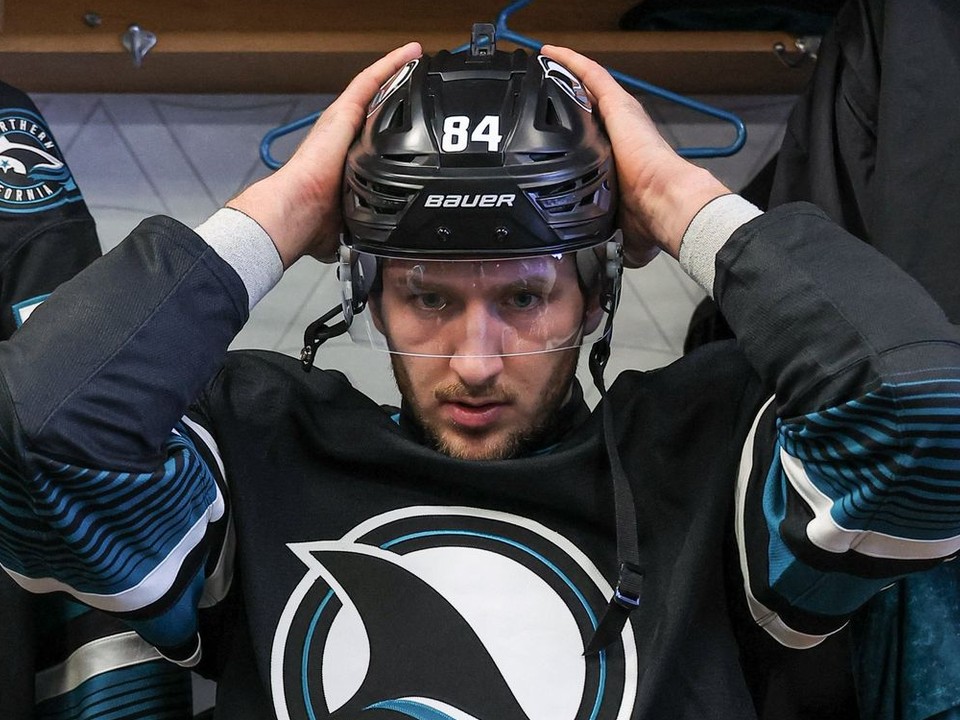 Pavol Regenda sa pripravuje na zápas za San Jose Sharks.