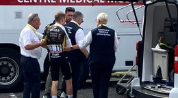 Jonas Vingegaard spadol v 15. etape a musel odstúpiť z Tour de France 2026.