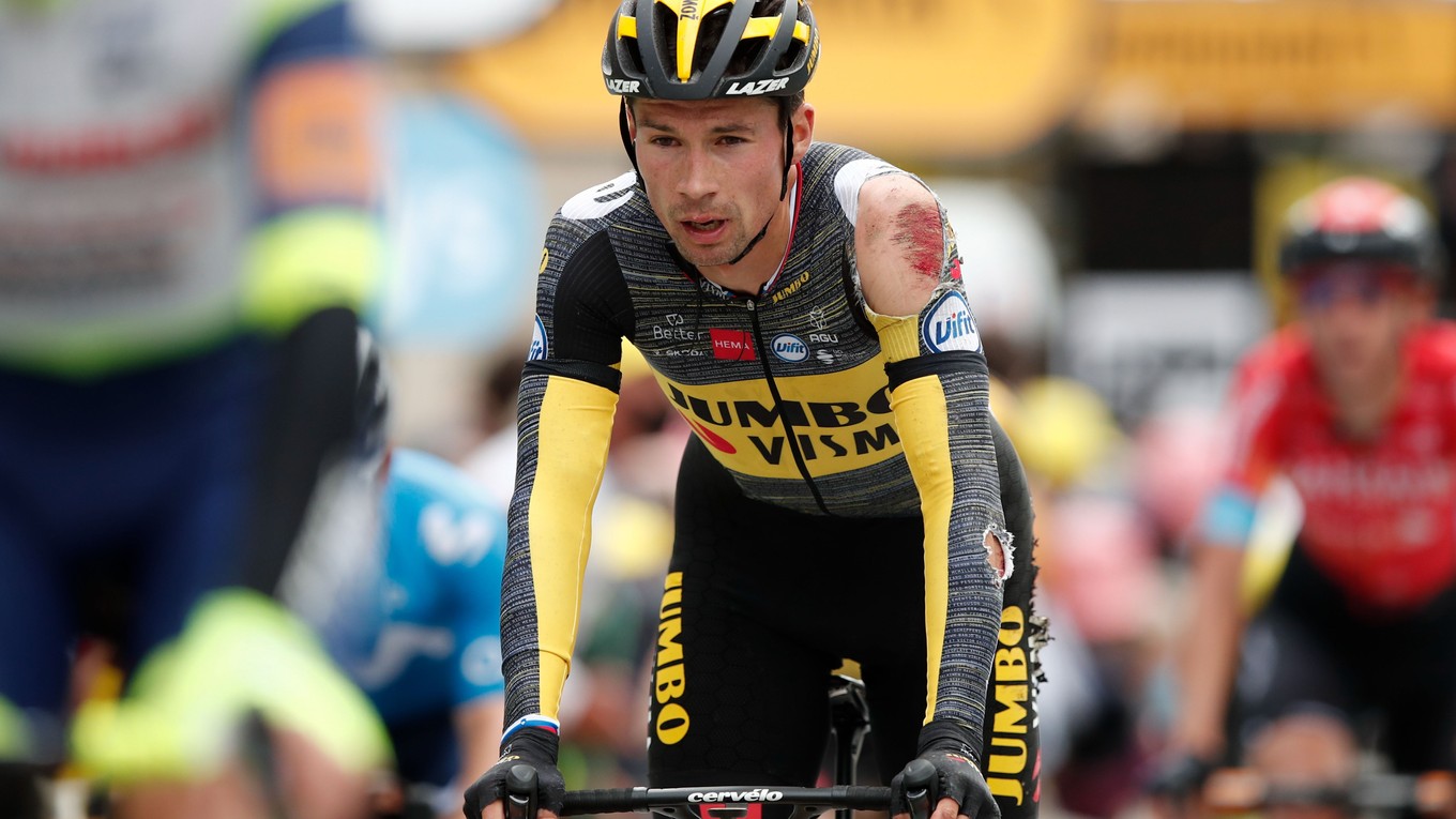 Primož Roglič po páde na Tour de France 2021.