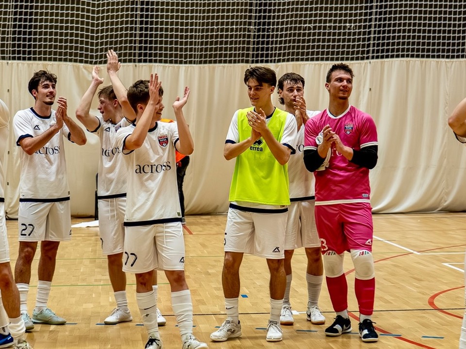 Hráči Pineroly oslavujú postup