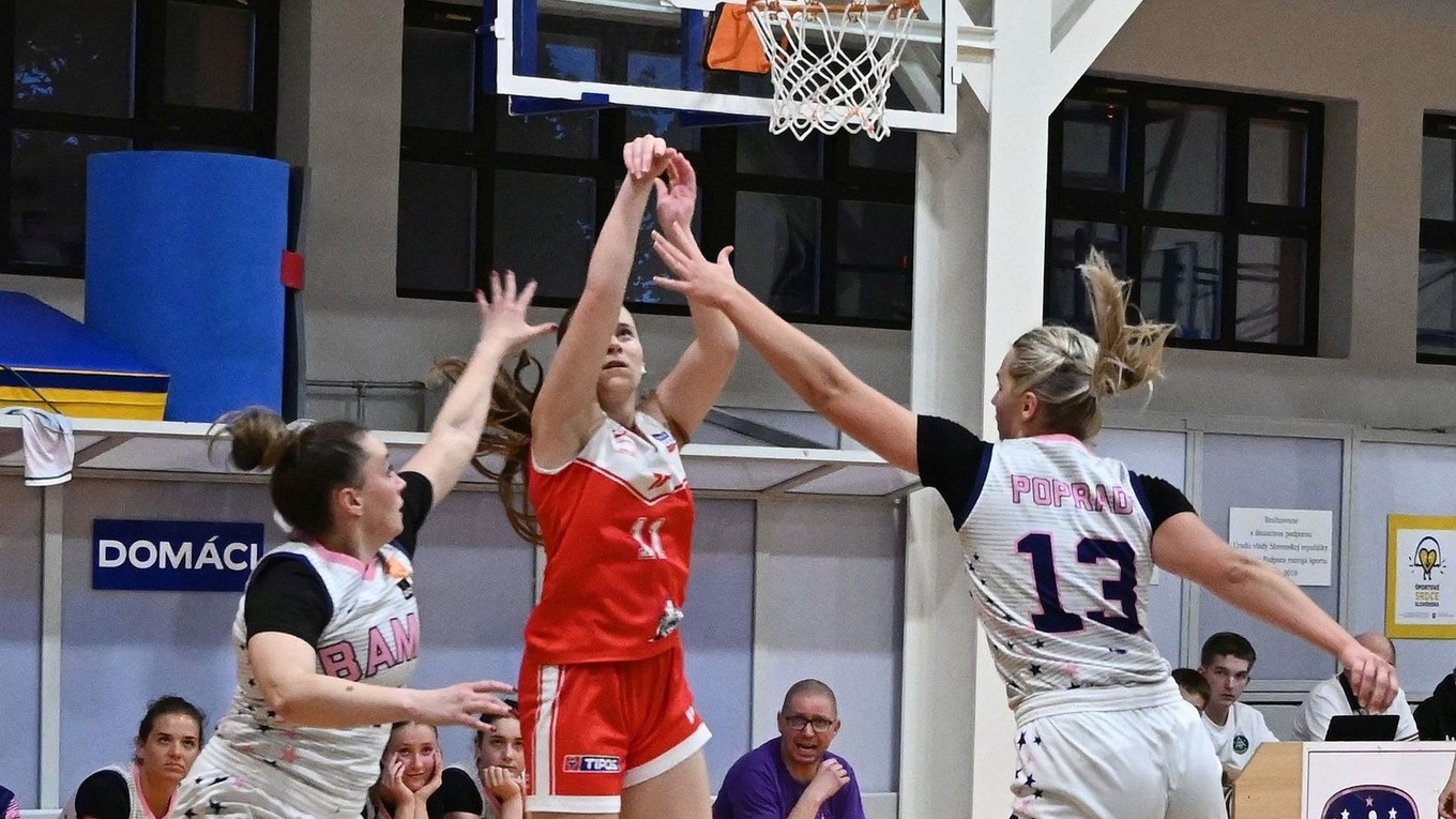 Fotka zo zápasu BK AS Trenčín - BAM Poprad.