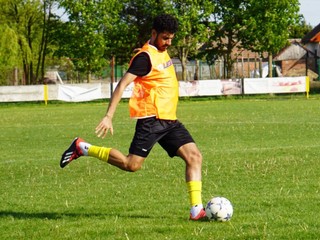 Futbalista TJ Bruty Ahmed Abdelzaher Hofny.