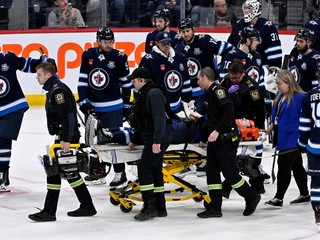 Haydna Fleuryho museli odniesť na nosidlách
