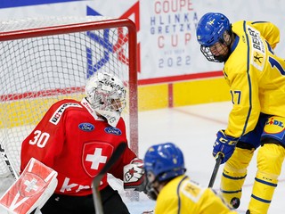 Momentka zo zápasu Švédsko - Švajčiarsko na Hlinka Gretzky Cupe 2022. 