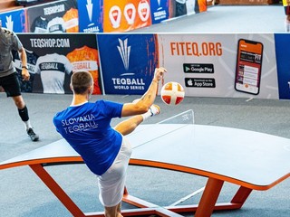 Teqball je mladý, dynamický šport.