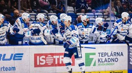 Hokejisti HC Kometa Brno sa tešia po góle. 