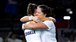 Tereza Mihalíková a Viktória Hrunčáková počas semifinále Billie Jean King Cupu 2024.