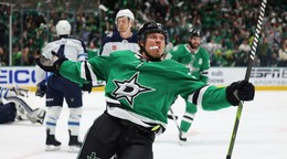 Mikael Granlund oslavuje gól
