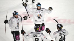 Na snímke gólová radosť hráčov Košíc.