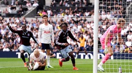 Momentka zo zápasu Tottenham - Aston Villa.