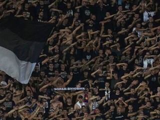 Fanúšikovia Partizanu Belehrad. 