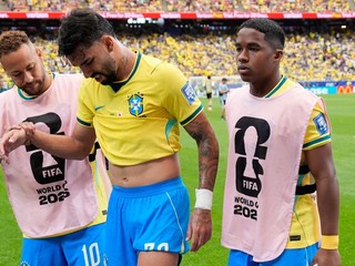 Zranený Lucas Paqueta