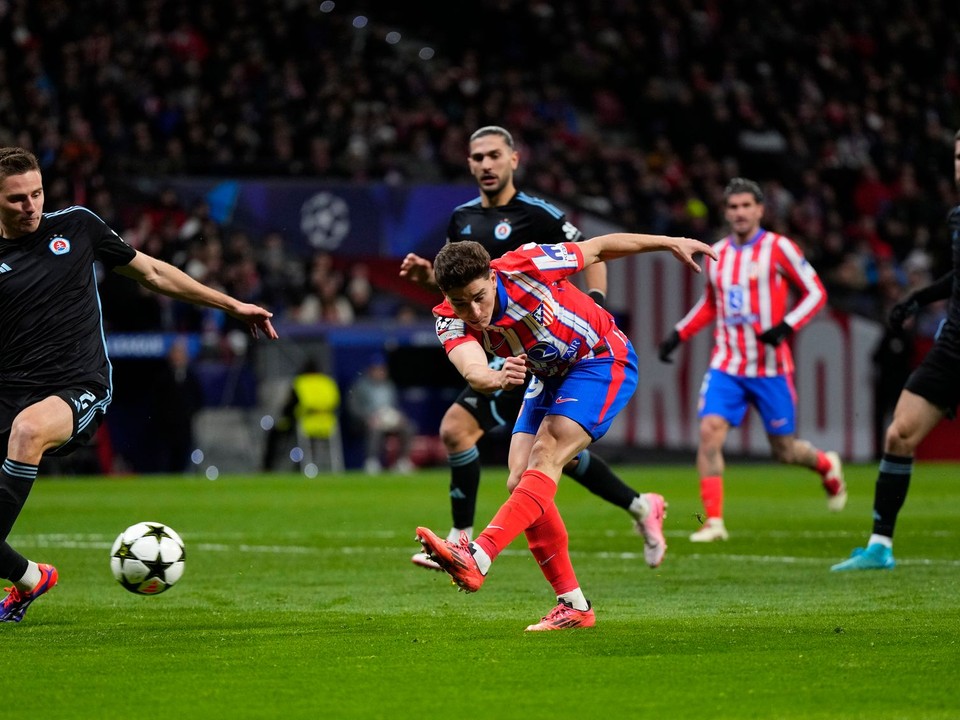 Atletico Madrid's Julian Alvarez, center, shoots in an attempt to score during the Champions League opening phase soccer match between Atletico Madrid and Slovan Bratislava at Riyadh Air Metropolitano stadium in Madrid, Spain, Wednesday, Dec. 11, 2024. (AP Photo/Manu Fernandez)

- XCHAMPIONSLEAGUEX