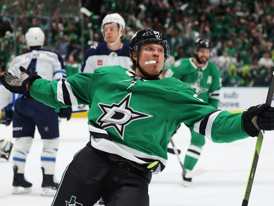Mikael Granlund oslavuje gól