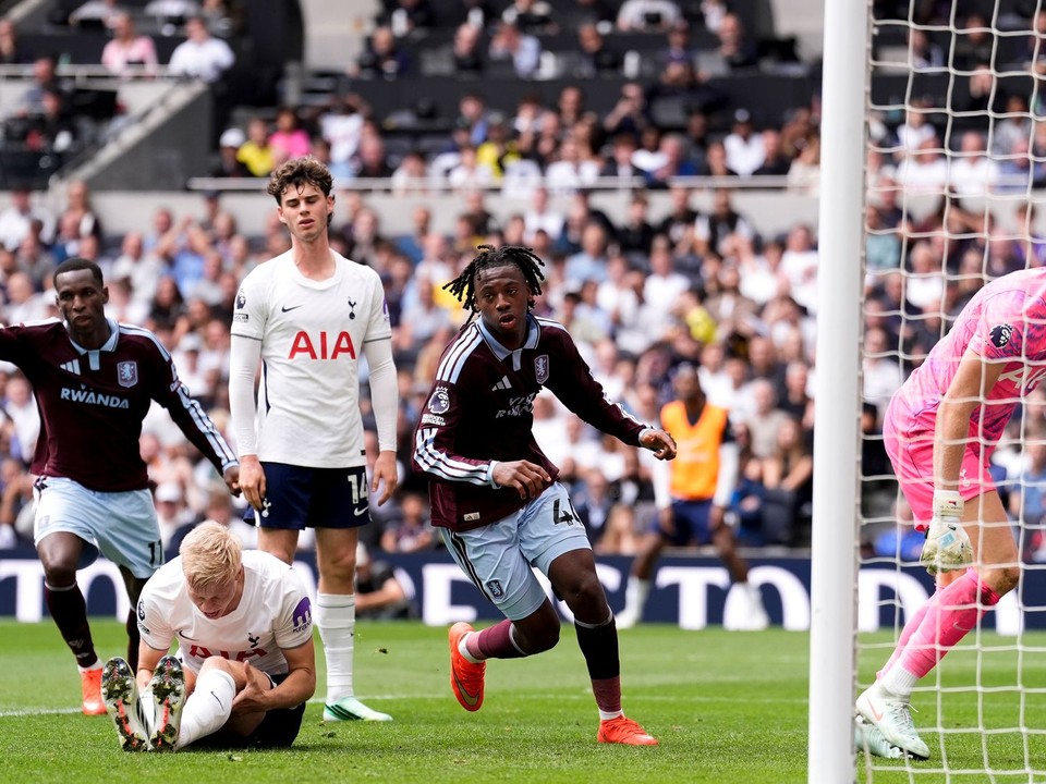 Momentka zo zápasu Tottenham - Aston Villa. 