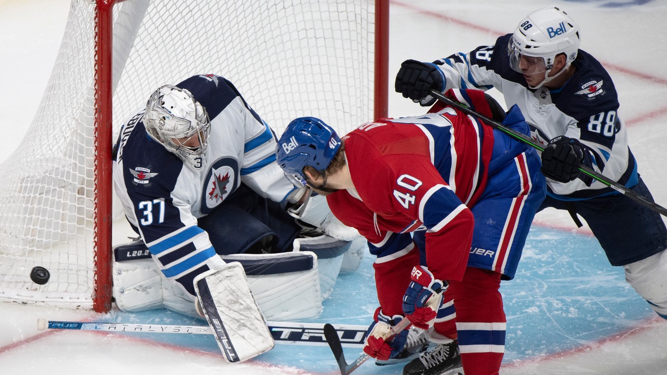 Momentka zo zápasu medzi Montrealom Canadiens a Winnipegom Jets.