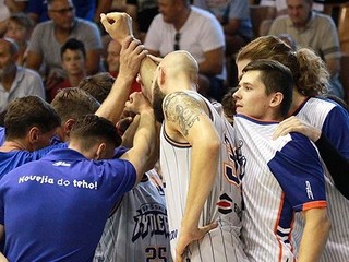 Basketbalisti tímu Spišskí Rytieri na ilustračnom zábere.  