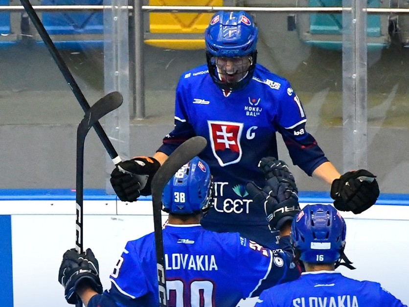 Radosť slovenských hokejbalistov do 16 rokov