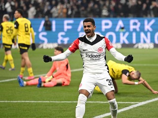 Ansgar Knauff sa teší z gólu v zápase Frankfurt - Dortmund. 