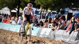 Viktória Chladoňová počas pretekov v cyklokrose.