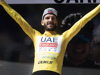 Britský cyklista Adam Yates na pretekoch Okolo Švajčiarska 2024.