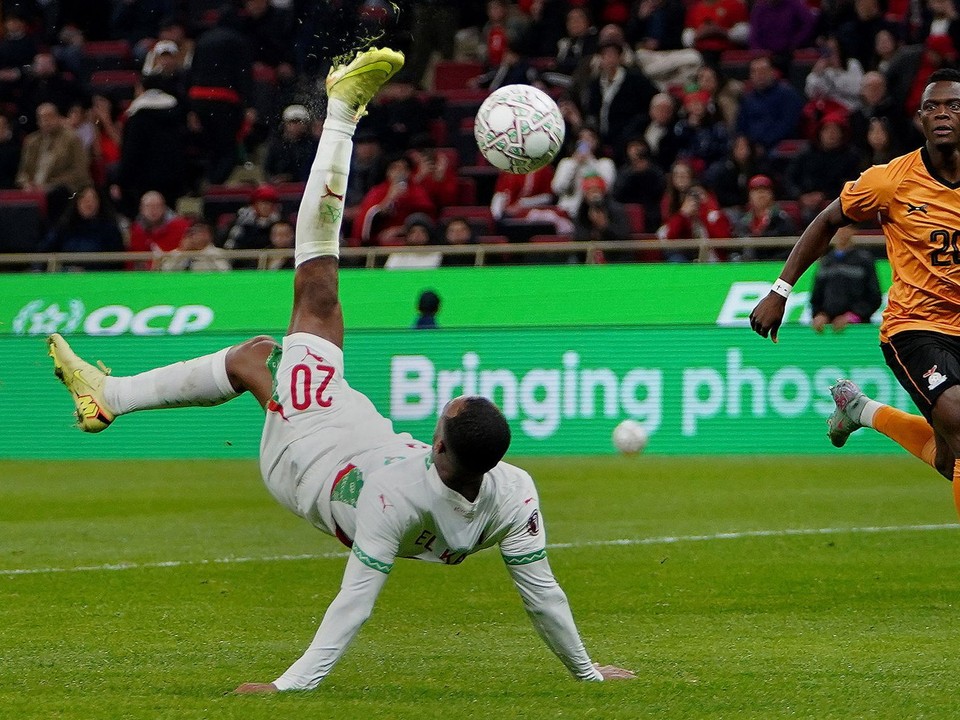 Ayoub El Kaabi strieľa ďalší nádherný gól.