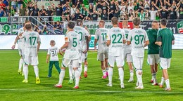 Futbalisti FC Tatran Prešov s fanúšikmi.