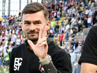 Na snímke vľavo tréner Trnavy Michal Gašparík a Adrian Zeljkovič.