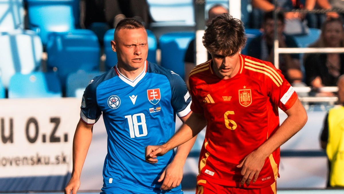 Nino Marcelli (vľavo) počas zápasu Slovensko 2:3 Španielsko.