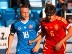 Nino Marcelli (vľavo) počas zápasu Slovensko 2:3 Španielsko.