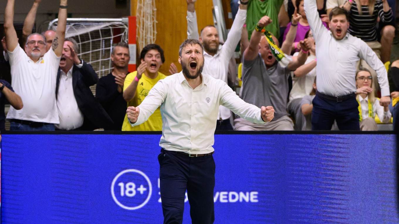 Radosť trénera Patriotov Levice Michala Madzina.