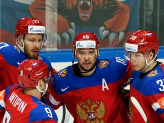 Ruský útočník Sergej Mozjakin (číslo 10) počas MS v hokeji 2016.