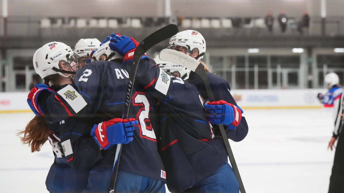 Hokejistky USA do 18 rokov. 