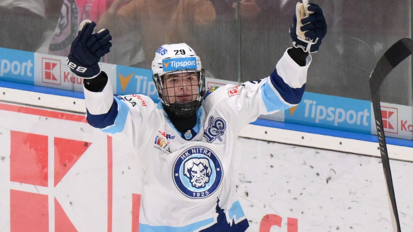 Radosť Tomáša Chrenka z Nitry po úvodnom góle v zápase 4. kola Tipsport ligy medzi HK Nitra - HK 32 Liptovský Mikuláš.