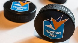 Na snímke logo hokejovej Tipsport ligy na puku.