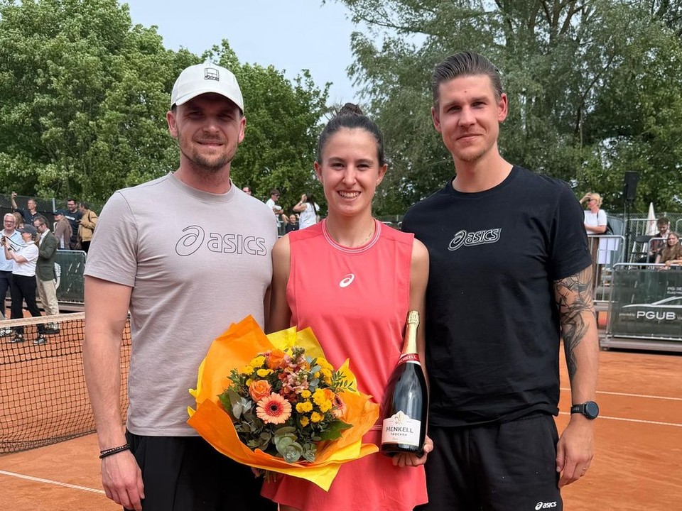 Mia Pohánková (v strede)