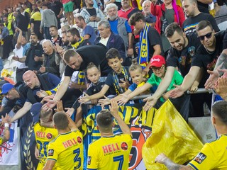 Futbalisti FC Košice sa zdravia s fanúšikmi po návrate do najvyššej súťaže.  