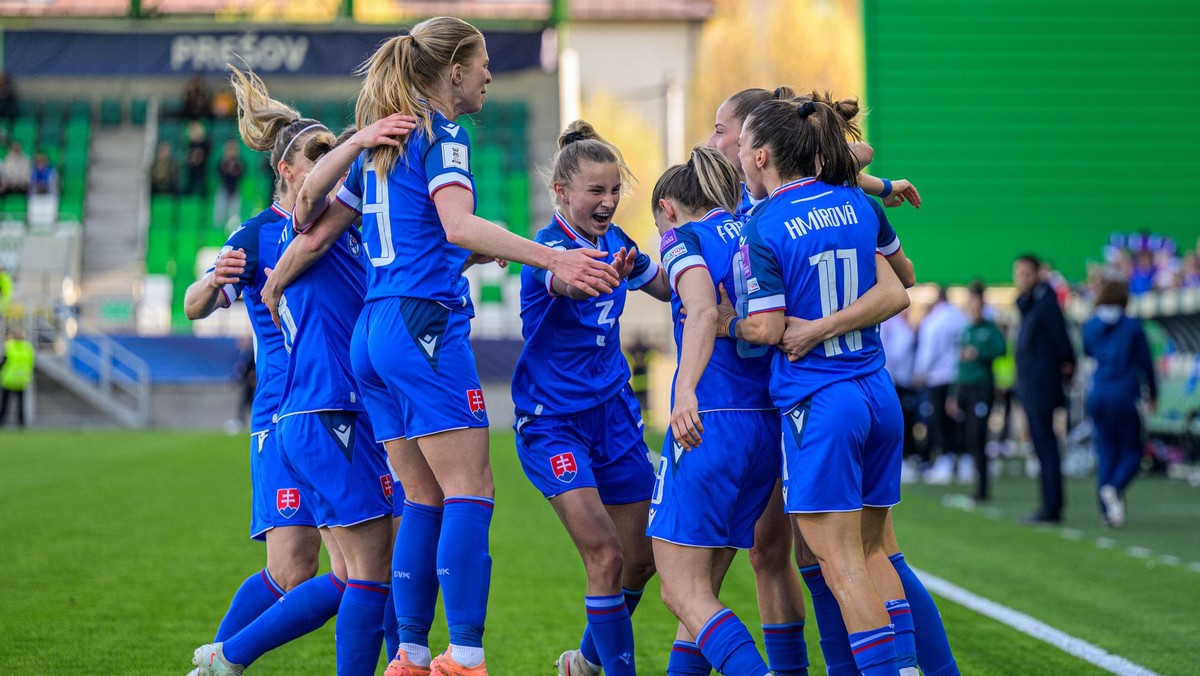 Slovenské futbalistky sa tešia z gólu