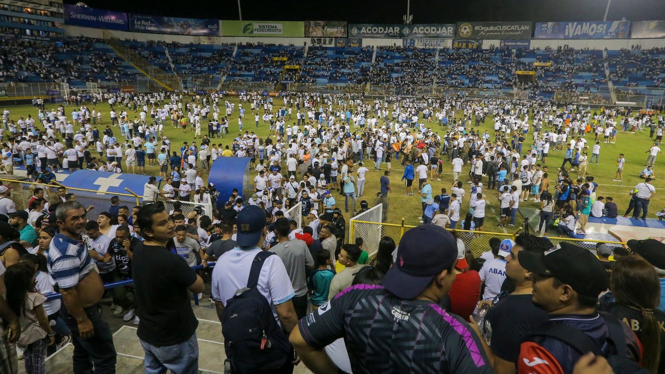 Fanúšikovia na štadióne v Salvadore.