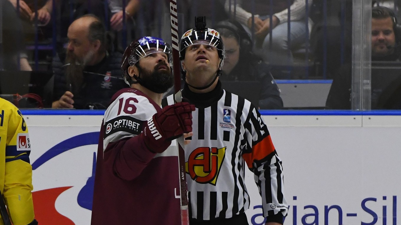 Kaspars Daugavinš v drese Lotyšska na MS v hokeji 2024.