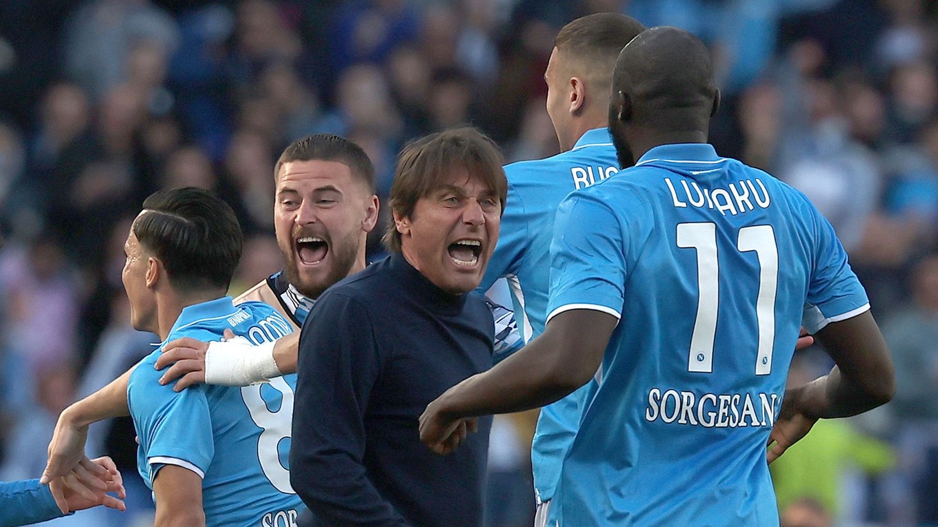 Antonio Conte s hráčmi Neapola